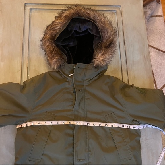 LIKE NEW! Youth GAP XXL winter jacket fuzzy hood - Picture 6 of 13